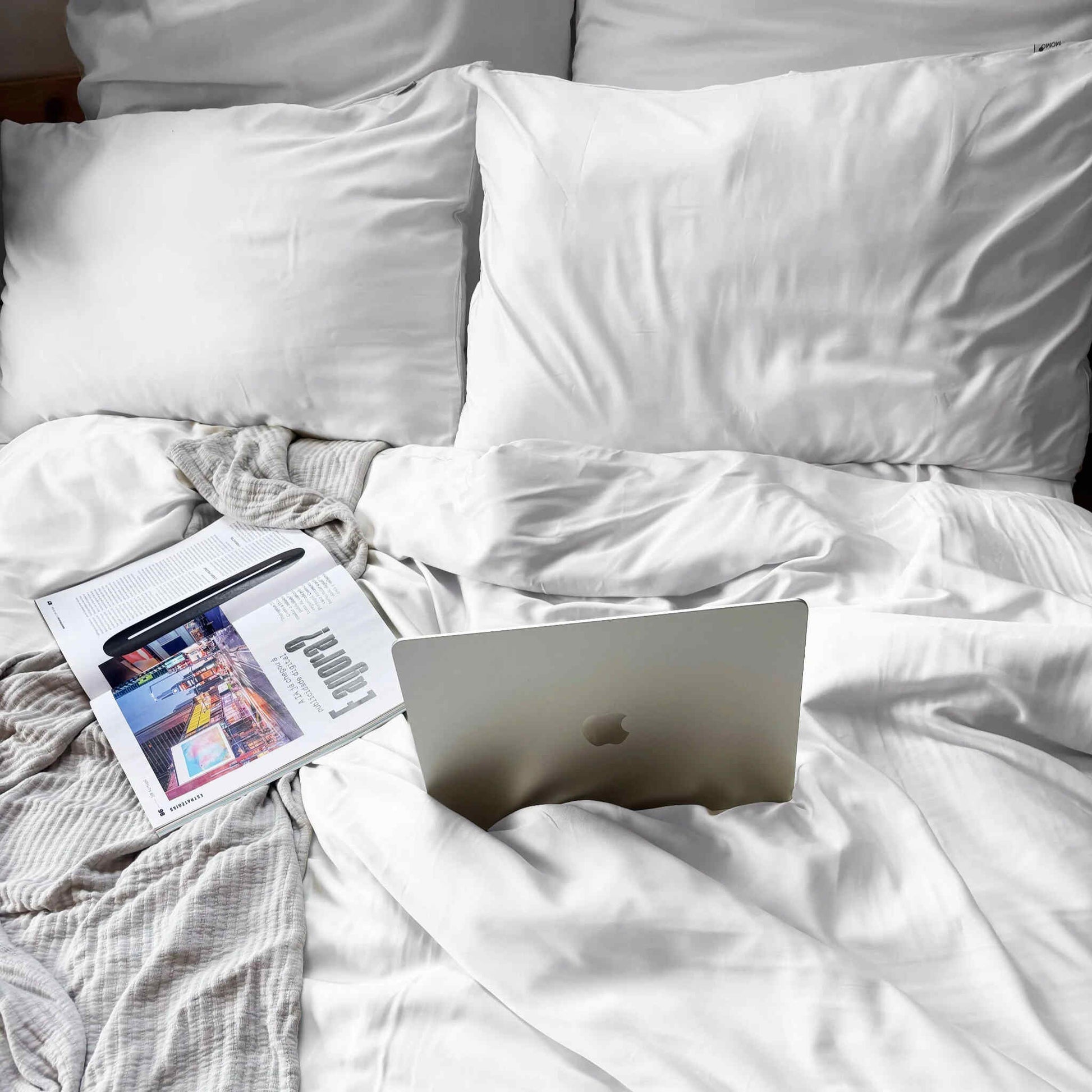 White bamboo bed set with sheets and pillows – soft, breathable, sustainable and gentle on sensitive skin