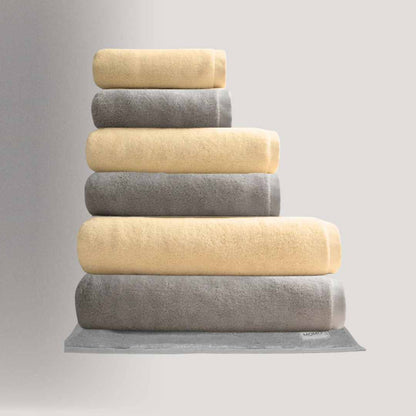 Conjunto de toalhas de algodão e bambu em cinza claro e bege – coleção sustentável e macia da Momo Cotton