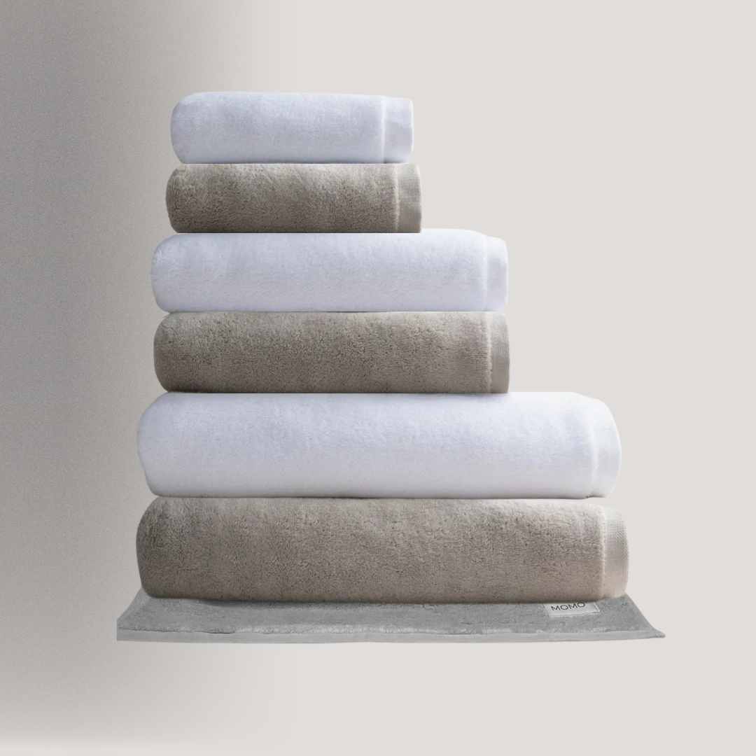 Toalhas de algodão e bambu em cinza-taupe e branco – minimalistas, absorventes e sustentáveis da Momo Cotton