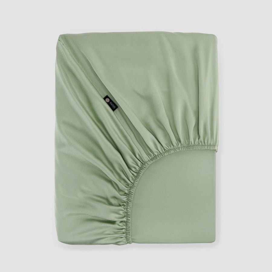 Sábana bajera ajustable verde bambú Momo Cotton – tejido satén 300 hilos, suave, transpirable y sostenible.