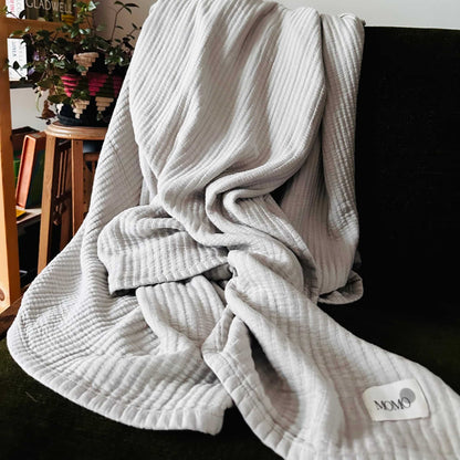 Bamboo blanket on black couch – soft, breathable and sustainable