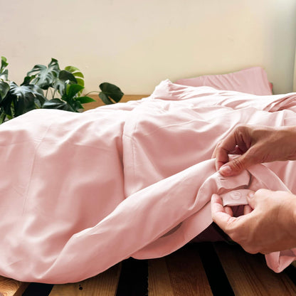 Close-up of buttons on pink bamboo duvet – soft, breathable and sustainable bedding