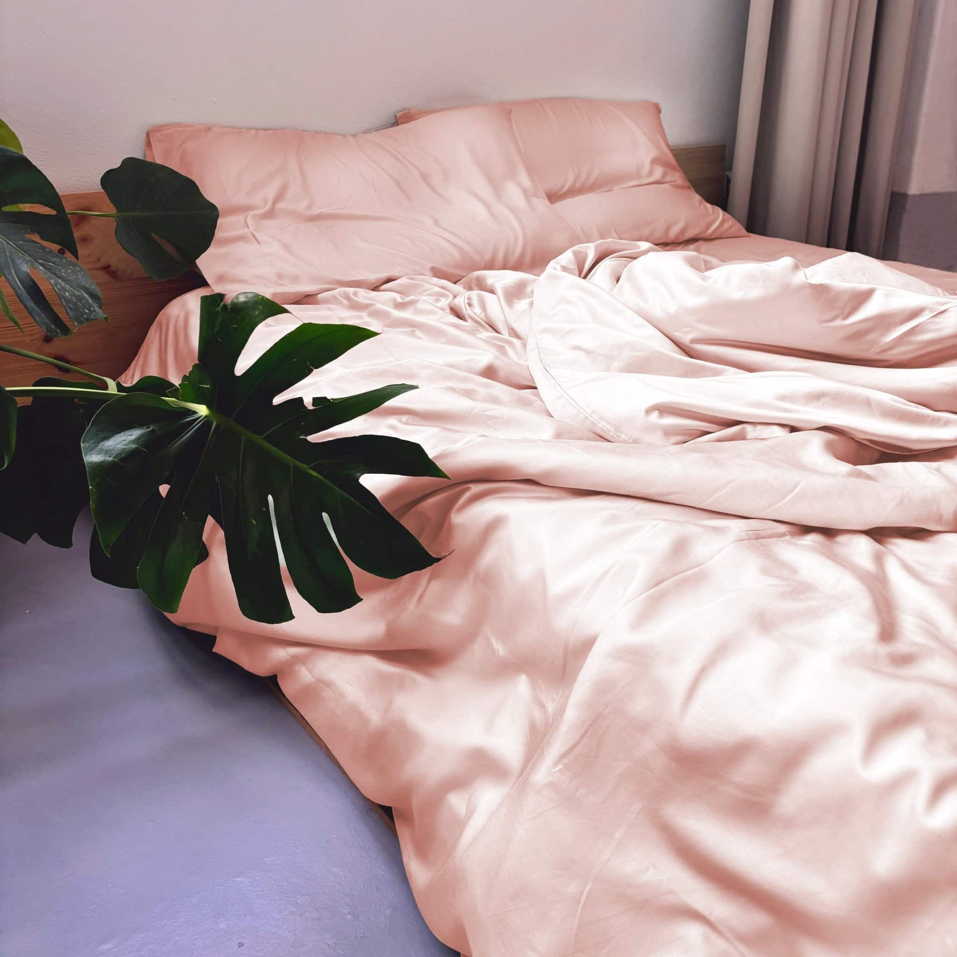 Pink bamboo duvet cover set with plant – soft, breathable and sustainable bedding for all seasons