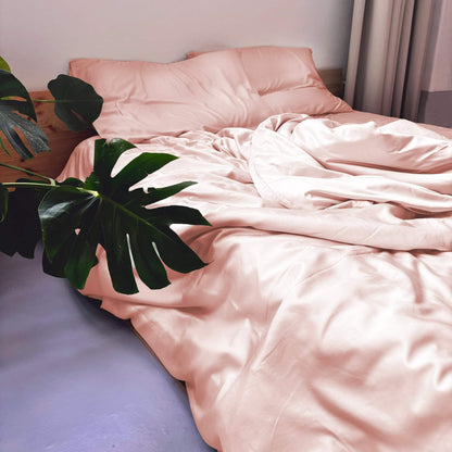 Pink bamboo duvet cover set with plant – soft, breathable and sustainable bedding for all seasons