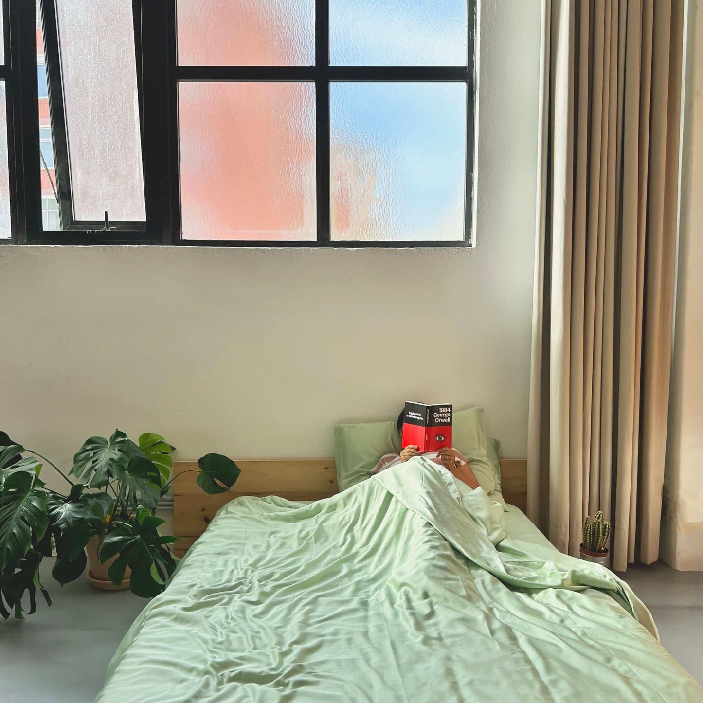 Whole bed with green bamboo duvet set – duvet and pillows, soft, breathable and sustainable bedding