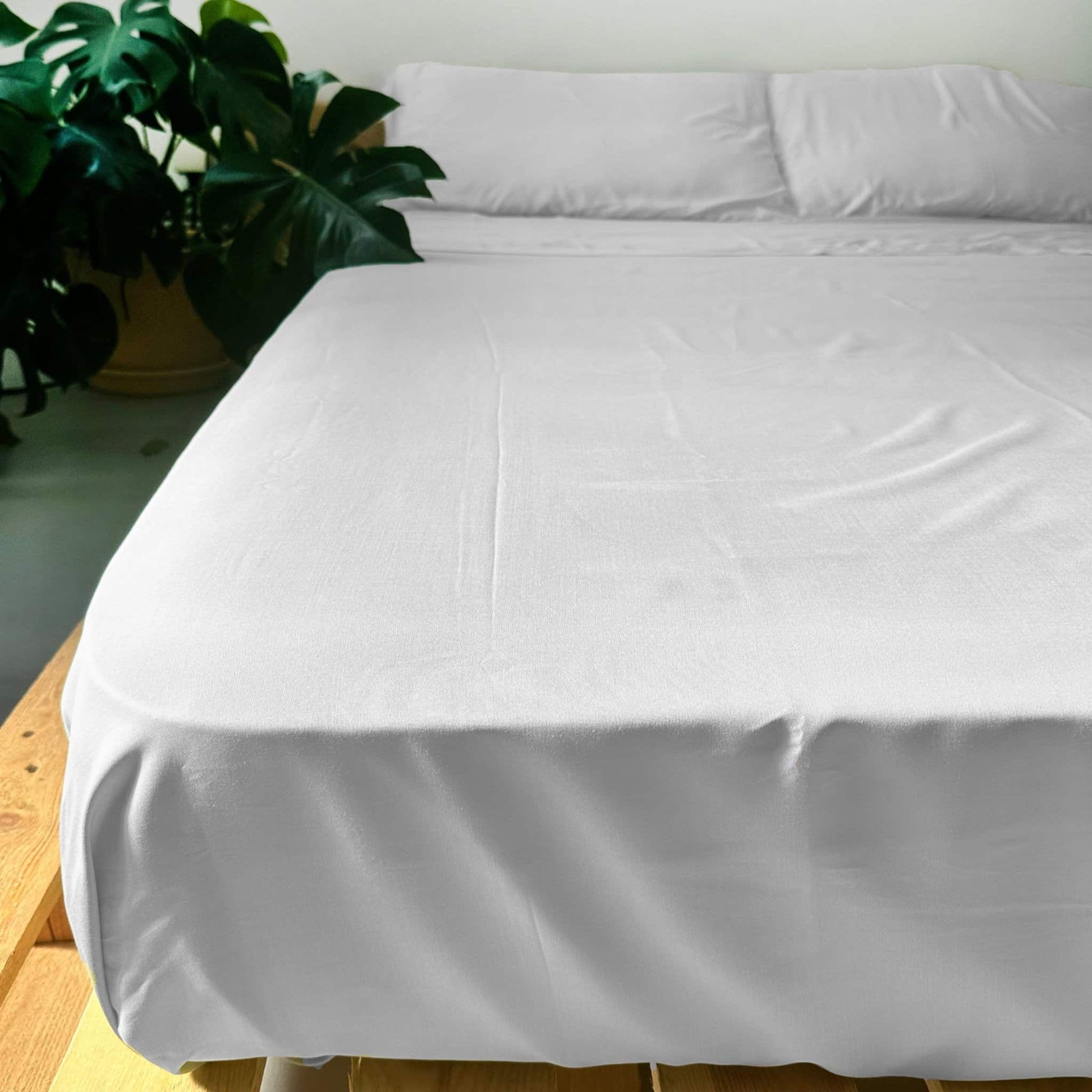 Flat white bamboo sheet set – soft, breathable and sustainable bedding for all seasons