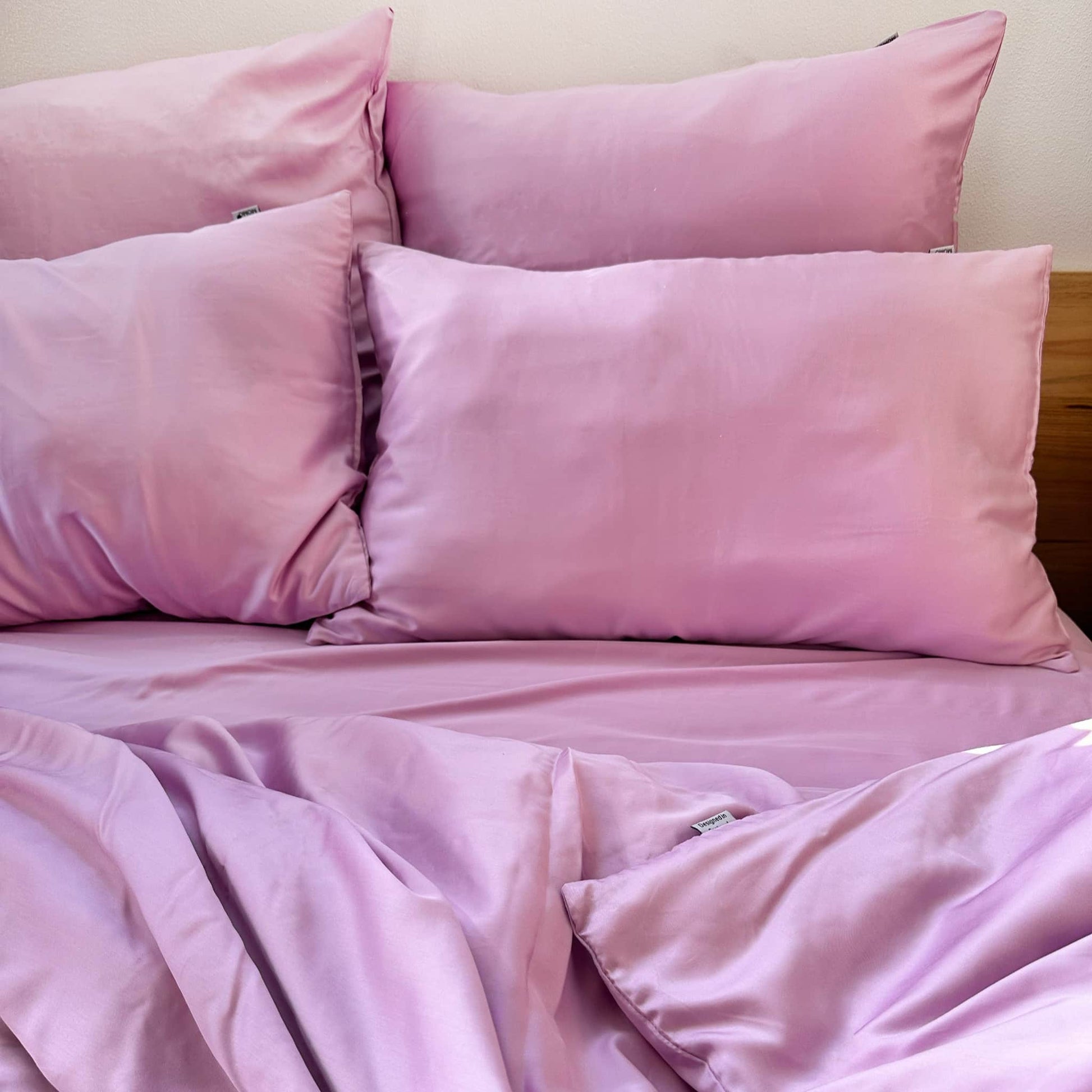 Full bed with lilac bamboo duvet set – duvet and pillows, soft, breathable and sustainable bedding