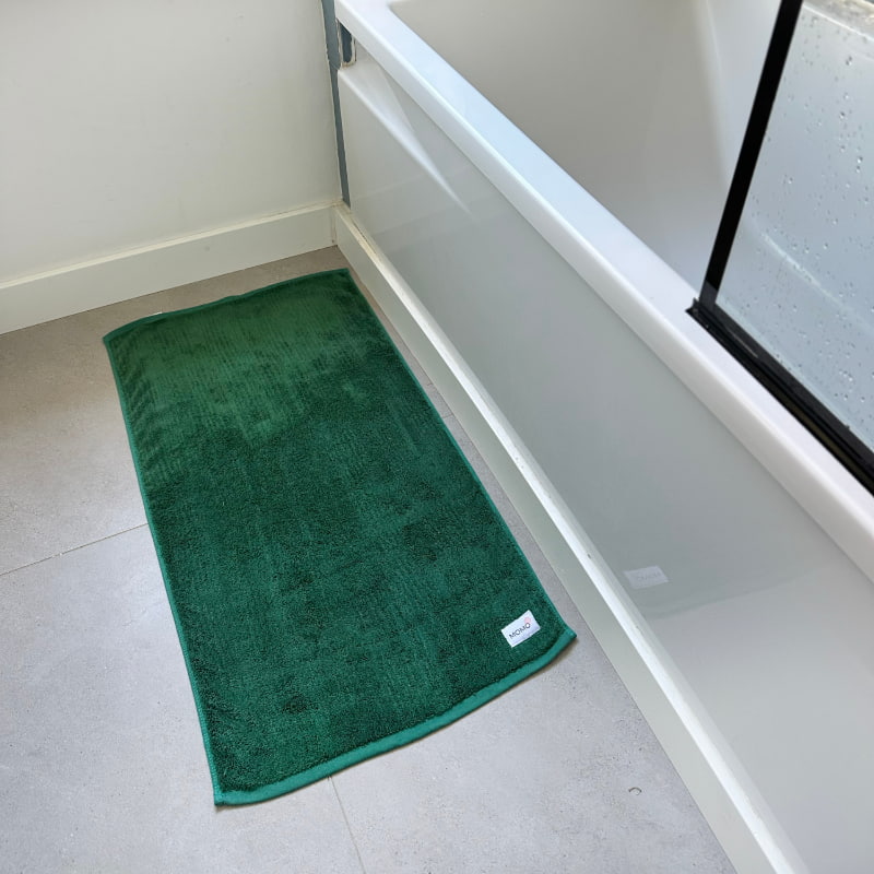 Green bamboo bath mat – soft, absorbent and quick-drying for everyday comfort