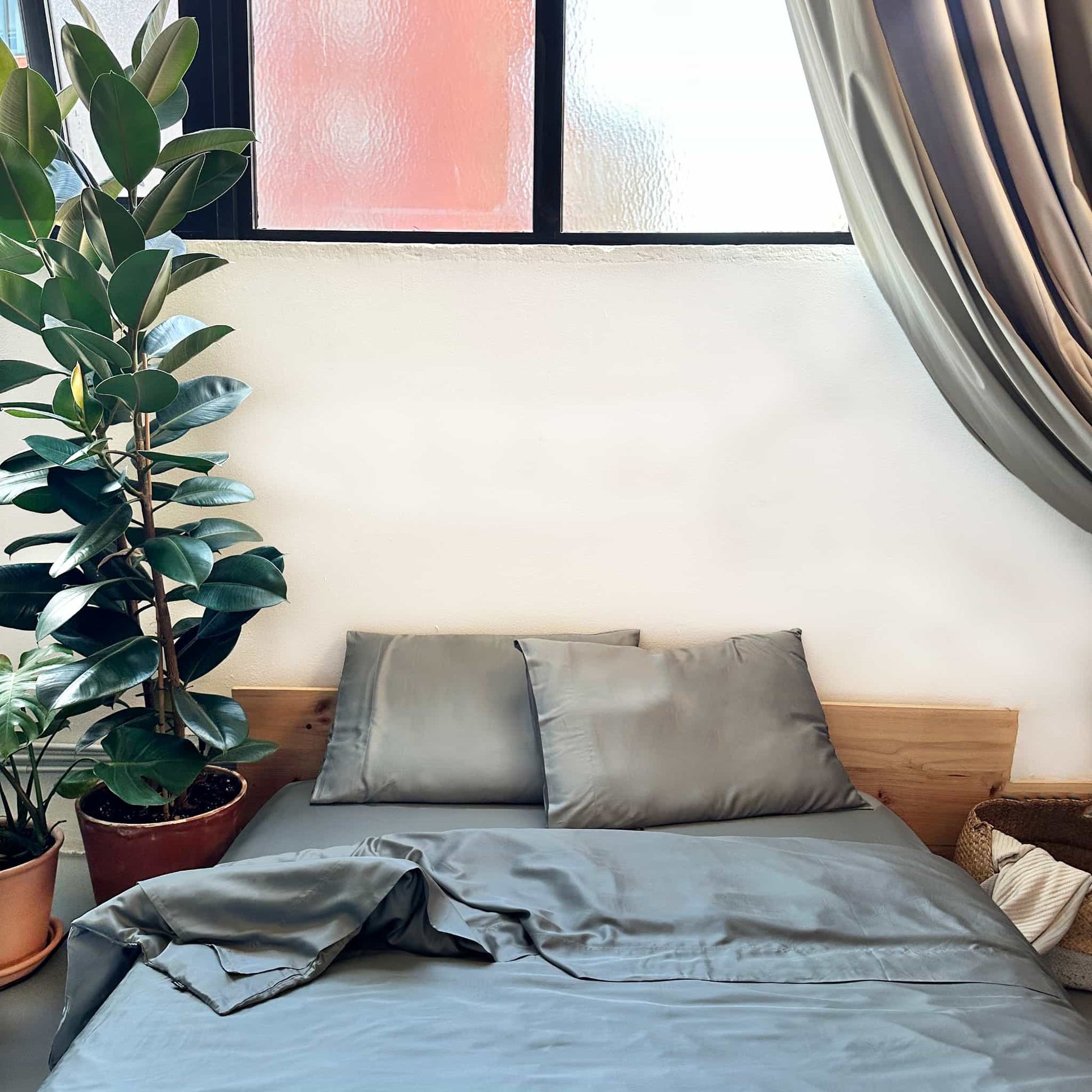 Grey bamboo bed set – sheets and pillows, soft, breathable and sustainable bedding