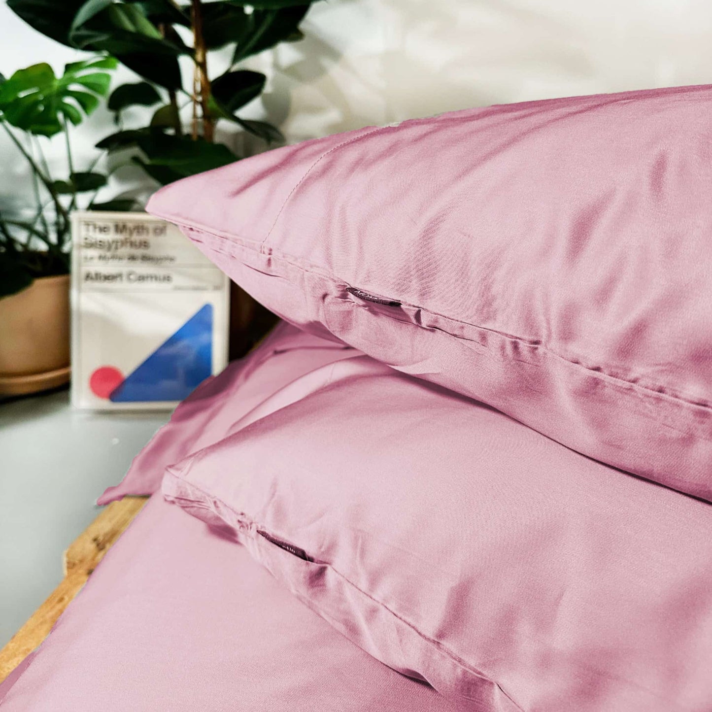 Lavender bamboo pillowcase with pillow – soft, breathable and sustainable bedding