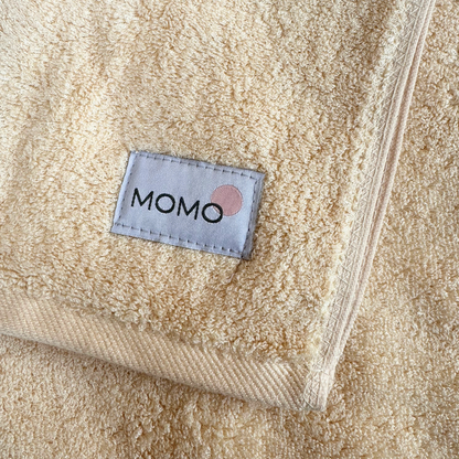 Beige bamboo towel with Momo logo – soft, absorbent and sustainable