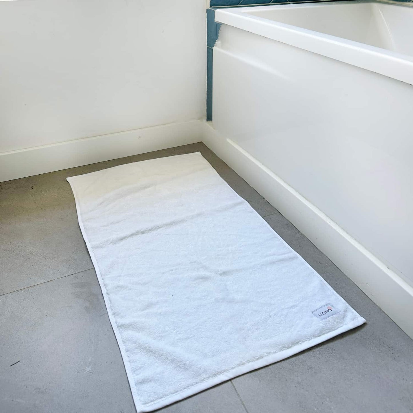 White bamboo bath mat – soft, absorbent and sustainable